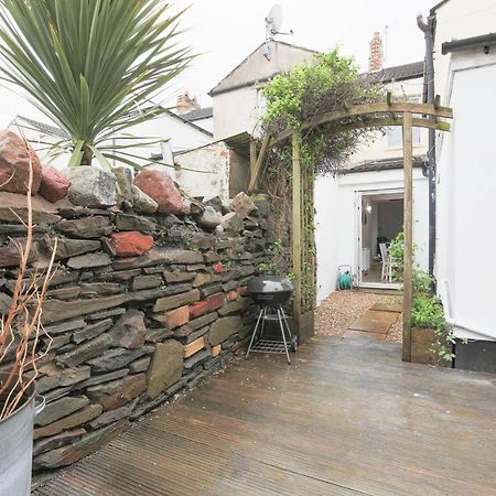 Spacious 4 Bedroom House- Walking Distance To City Centre & Great Backyard Cardiff Exteriör bild