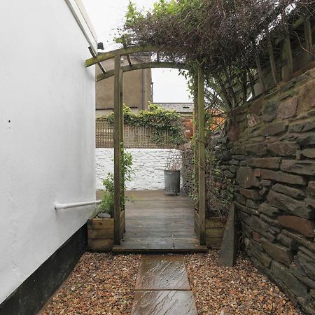 Spacious 4 Bedroom House- Walking Distance To City Centre & Great Backyard Cardiff Exteriör bild