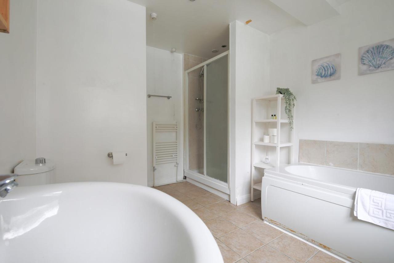 Spacious 4 Bedroom House- Walking Distance To City Centre & Great Backyard Cardiff Exteriör bild