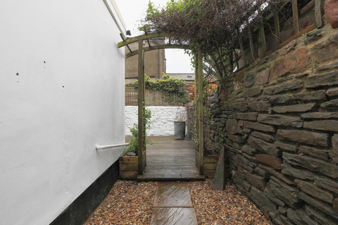 Spacious 4 Bedroom House- Walking Distance To City Centre & Great Backyard Cardiff Exteriör bild
