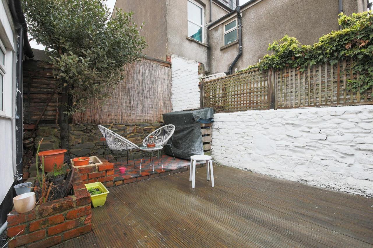 Spacious 4 Bedroom House- Walking Distance To City Centre & Great Backyard Cardiff Exteriör bild