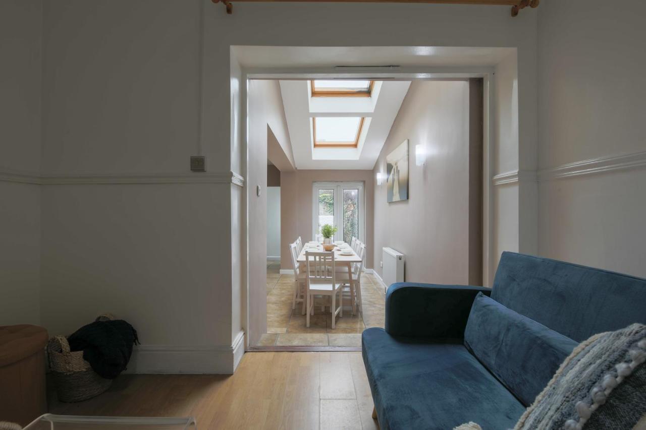Spacious 4 Bedroom House- Walking Distance To City Centre & Great Backyard Cardiff Exteriör bild