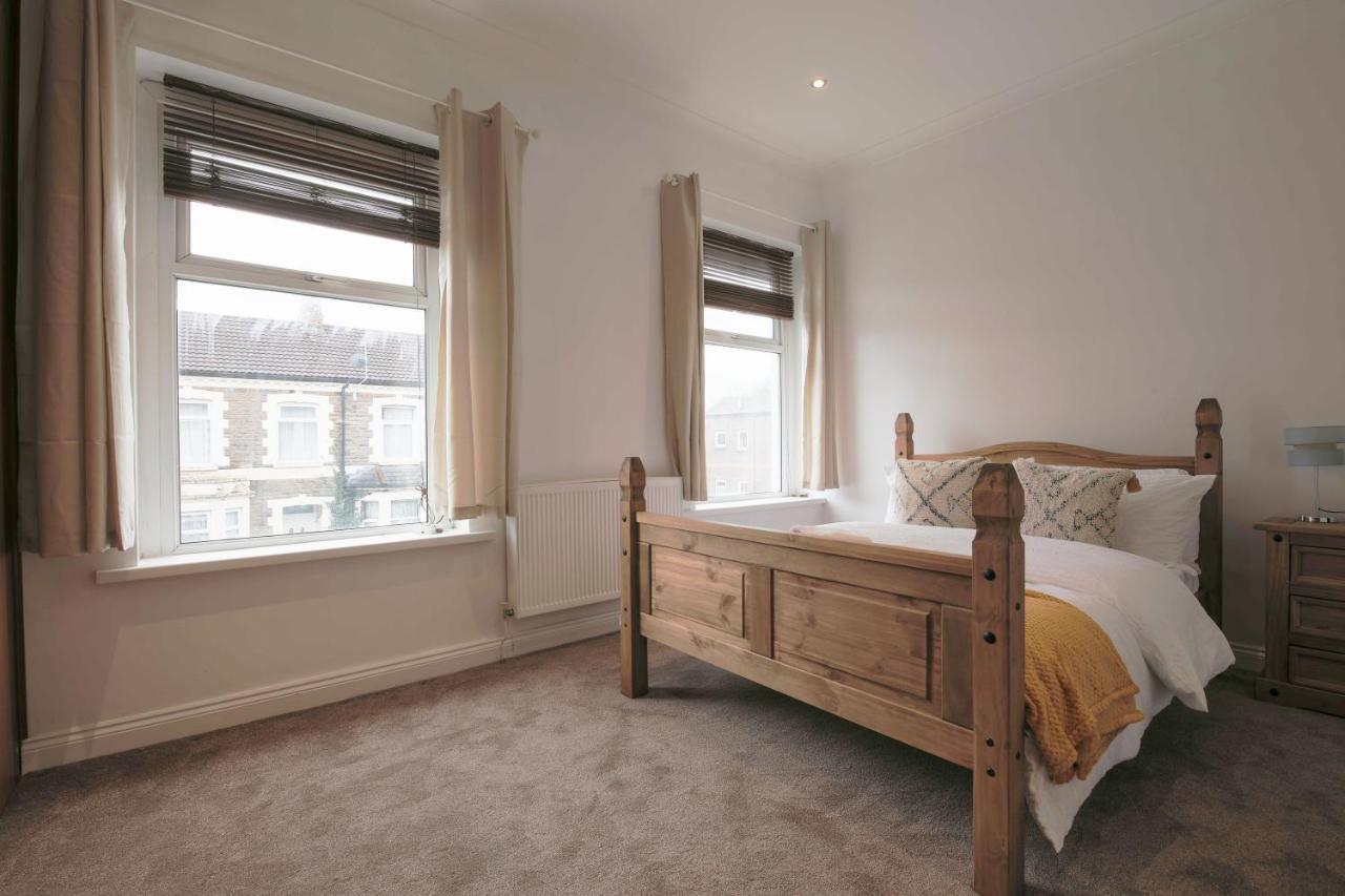 Spacious 4 Bedroom House- Walking Distance To City Centre & Great Backyard Cardiff Exteriör bild