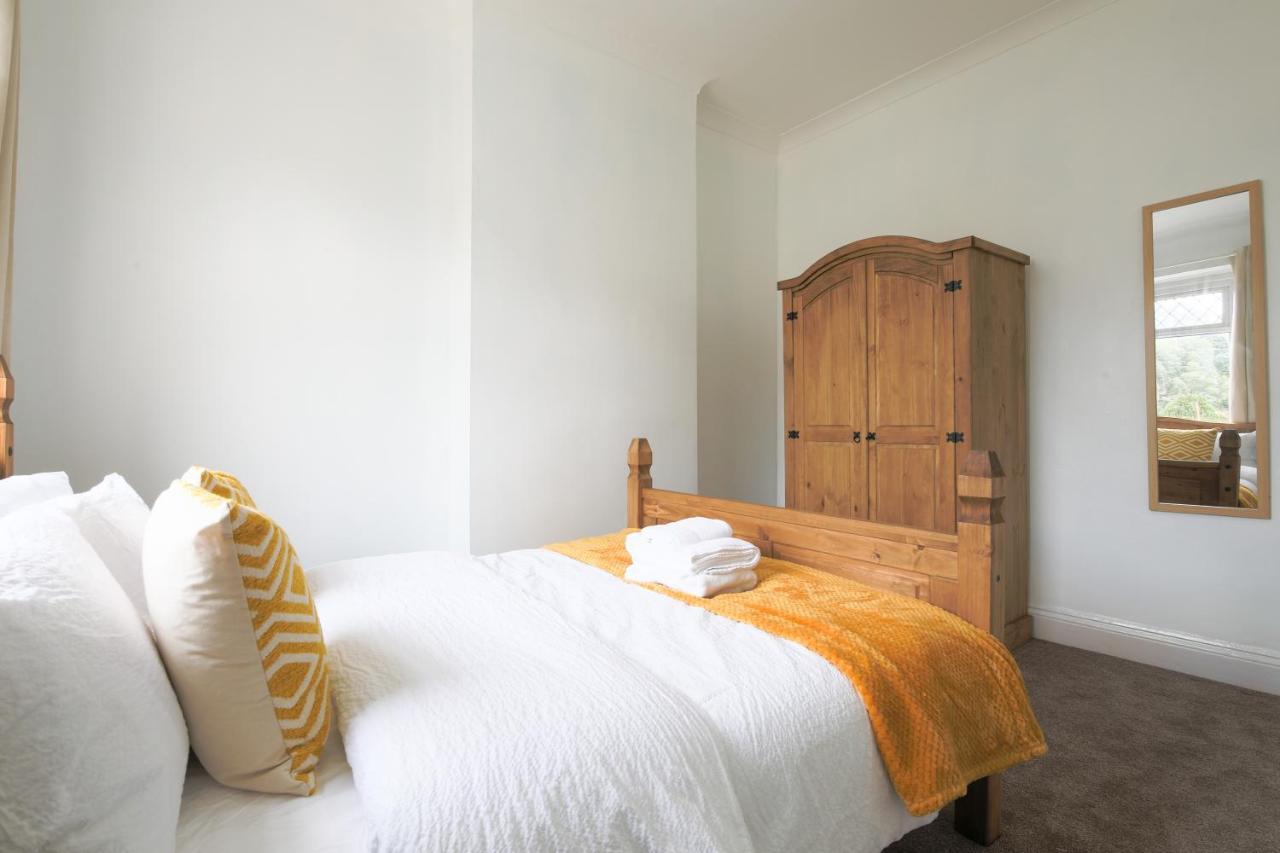 Spacious 4 Bedroom House- Walking Distance To City Centre & Great Backyard Cardiff Exteriör bild