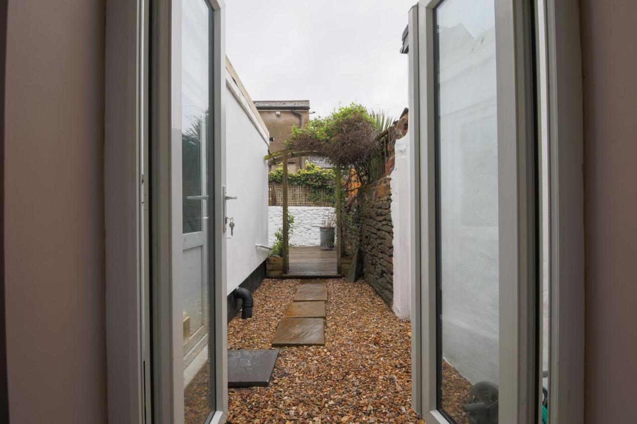 Spacious 4 Bedroom House- Walking Distance To City Centre & Great Backyard Cardiff Exteriör bild
