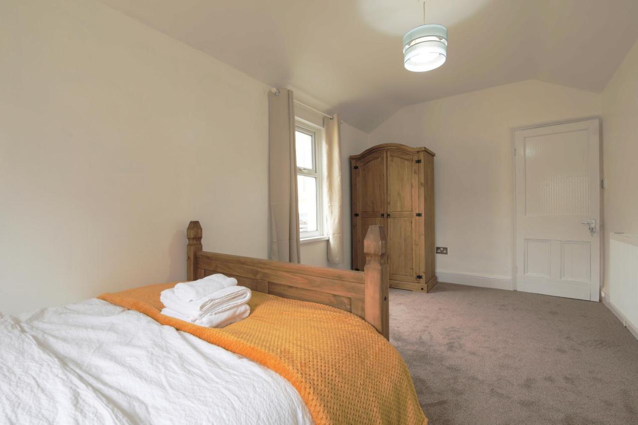 Spacious 4 Bedroom House- Walking Distance To City Centre & Great Backyard Cardiff Exteriör bild
